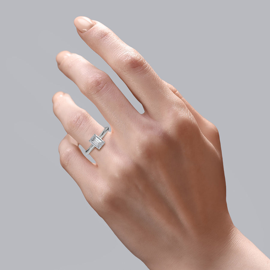 Classic TRing & Emerald Classic 1.0ct